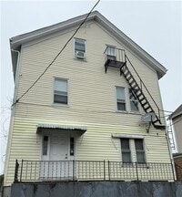 Building Photo - 7 Barnes St