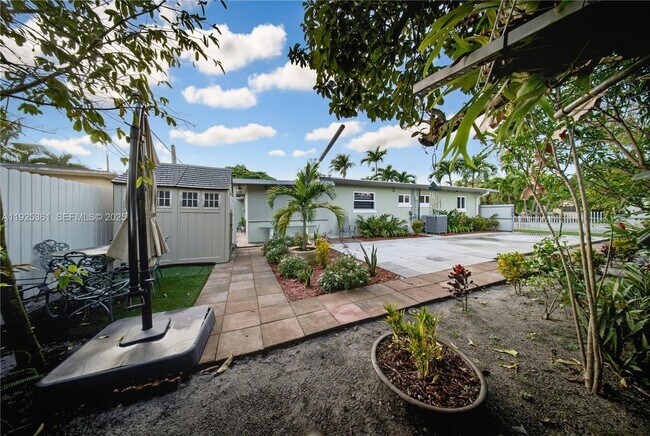 Building Photo - 300 NE 175th St