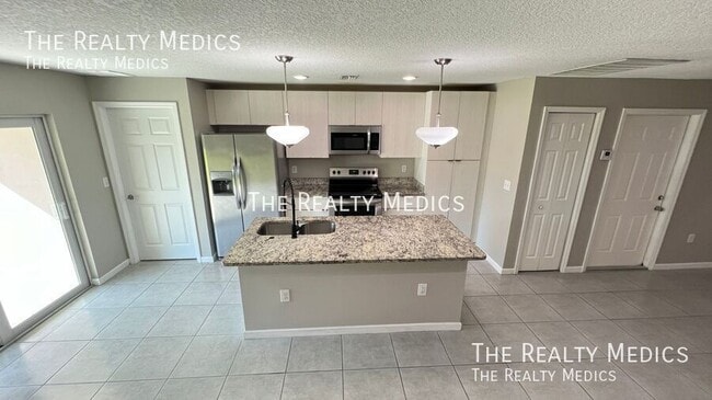 Building Photo - 1550 Pace Dr NW