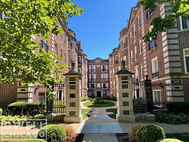 Building Photo - 1509 Hinman Ave