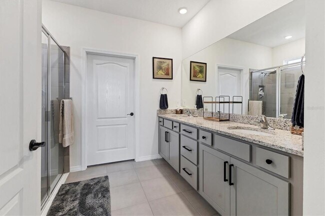 Building Photo - 5733 Silver Palm Blvd