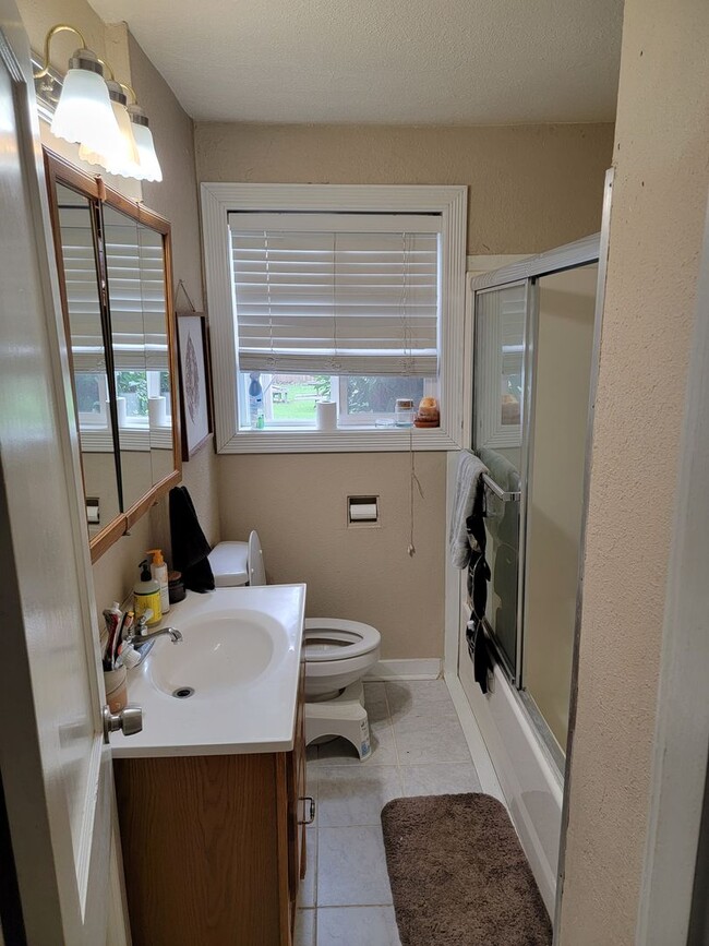 Building Photo - Beautiful 5 Bed, 2 Bath Single-Family House with Large Fenced Backyard Close to OSU!
