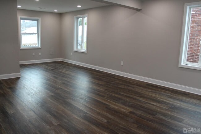 Building Photo - 147 Clinton St