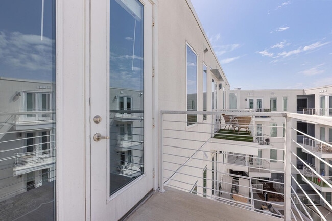 Building Photo - 5820 1/2 Cameron Rd