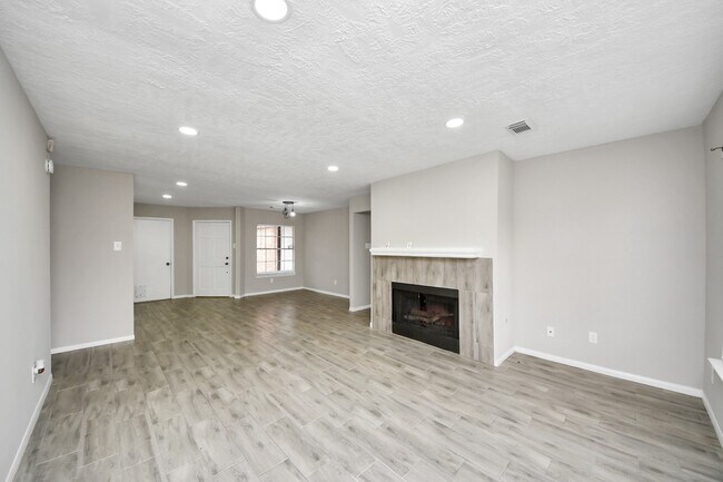 Building Photo - 4915 Pecan Grove Dr