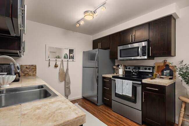 Building Photo - 215 9th St