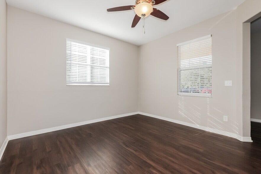 Building Photo - 425 Chimney Rock Dr