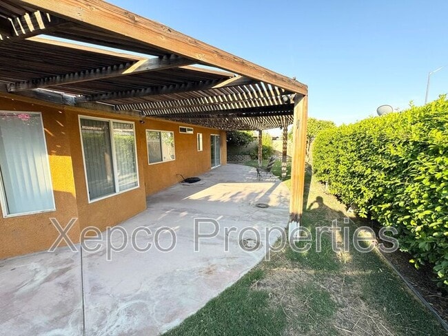Building Photo - 82143 Pinyon Ave