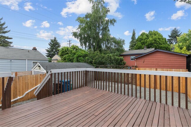 Building Photo - Spacious 6 Bed 3 Bath home in Ravenna