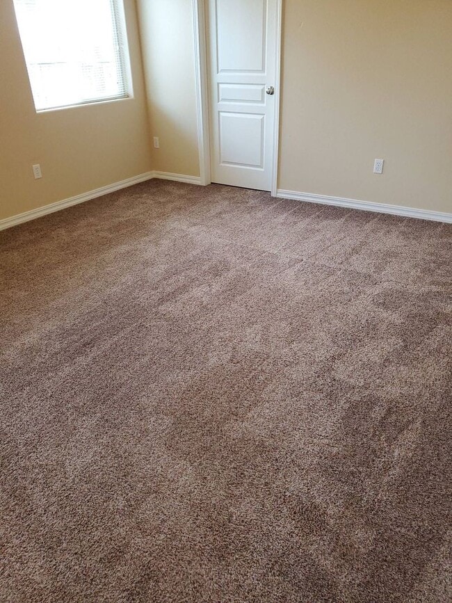 Building Photo - July & August Rent FREE - Central Heat & Air/ Garage/ Bonus Room