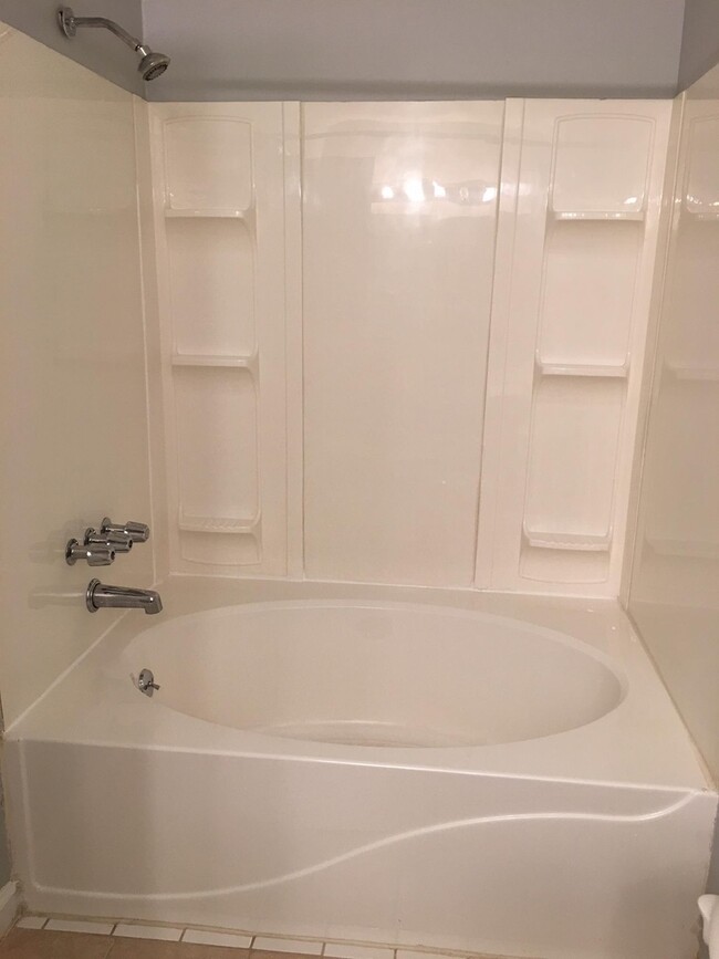 Building Photo - Beautifully Updated Townhome in the Heart ...