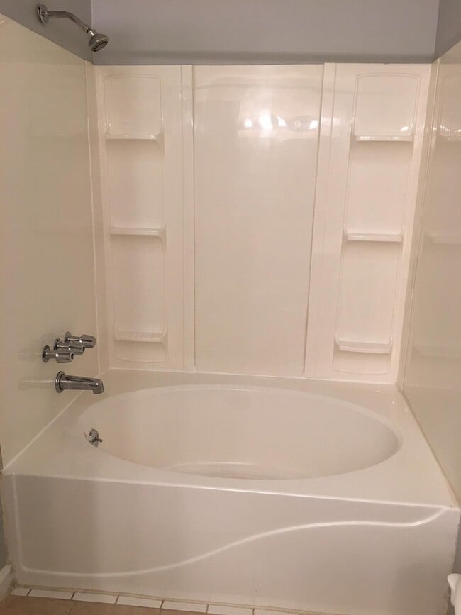 Building Photo - Stylish 2BR/2.5BA Townhome in Hot Kennesaw...