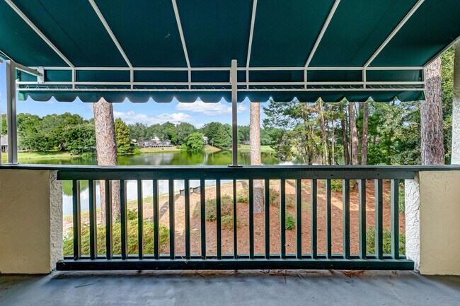Building Photo - 208 Southlake Ct