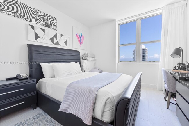 Building Photo - 4010 S Ocean Dr
