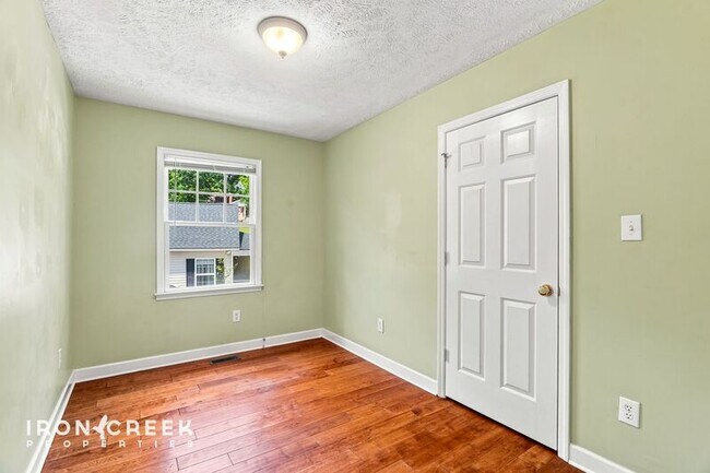 Building Photo - 16 Spinet St