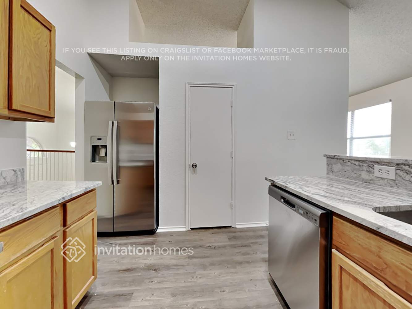 Building Photo - 2107 Camelot Dr