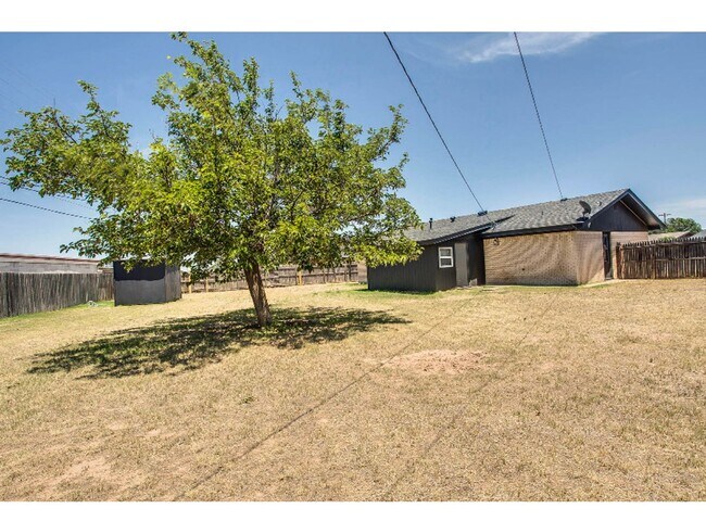 Building Photo - northwest lubbock home pre-leasing for mid...