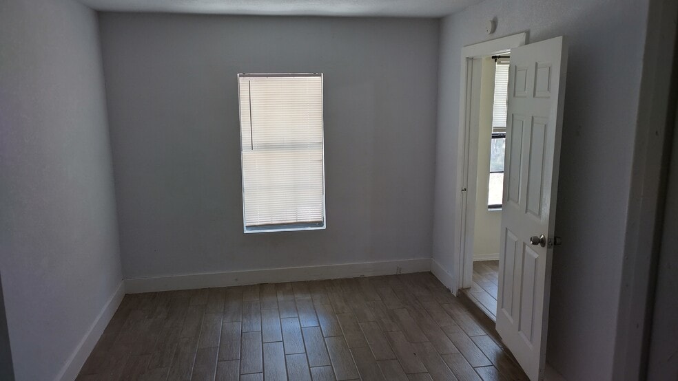 bedroom 4 - 518 Riverdale Dr