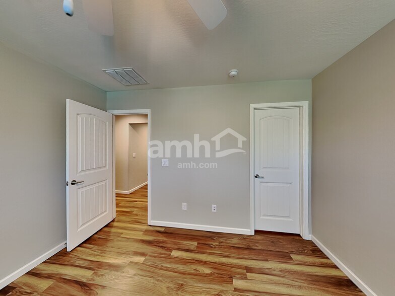 Building Photo - 20697 W Stone Hill Rd