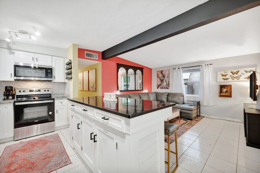 Building Photo - 5025 9th Ave S