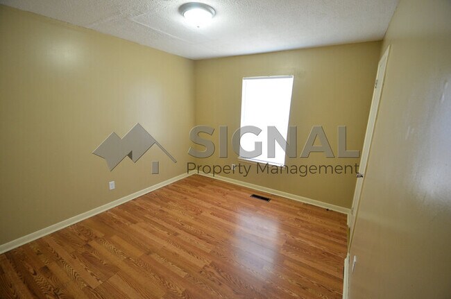 Building Photo - 4001 6th Ave