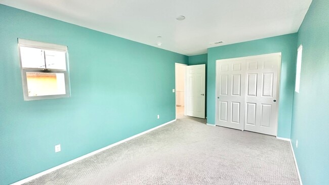 Building Photo - Newer & Lovely Two-Story Home in the New C...