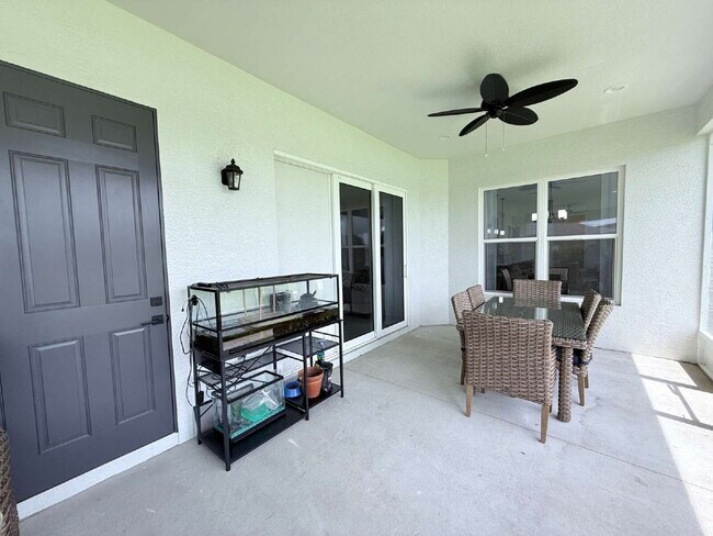 Building Photo - 5 Bedroom and 6 Bathroom, Lake view House