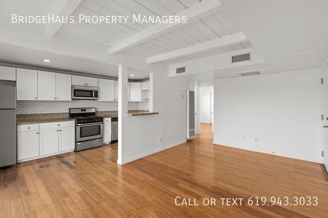 Building Photo - 4263 Mentone St