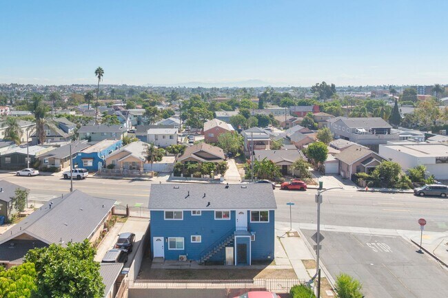 Building Photo - 1431 Alamitos Ave