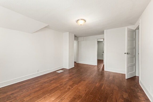 Building Photo - 318 Suburban Ave