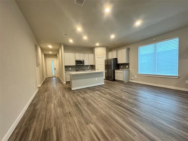 Building Photo - 14273 Lake Lodge Dr