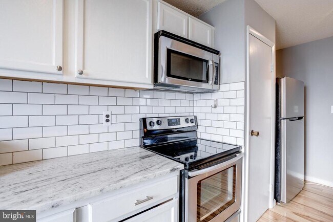 Building Photo - 250 S Reynolds St