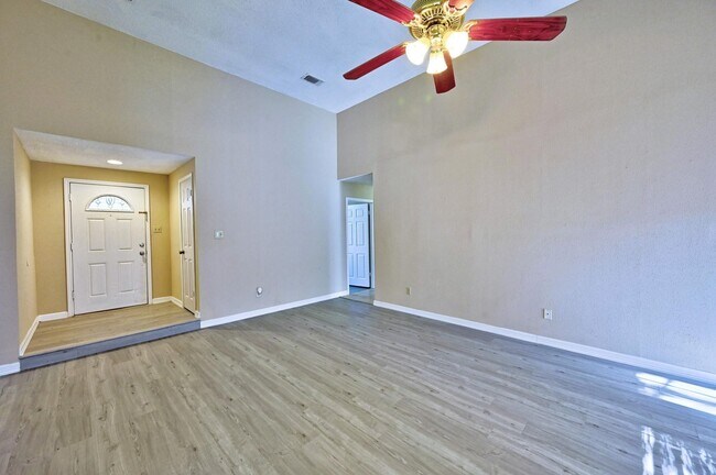 Building Photo - 9127 Kirkleigh Ln