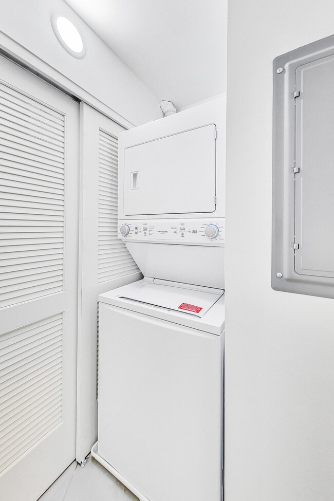 Building Photo - 6527 N Newgard Ave