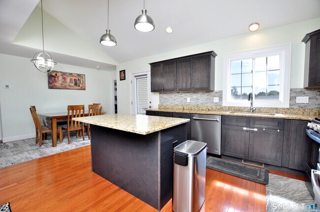 Building Photo - 103 Old Village Cir