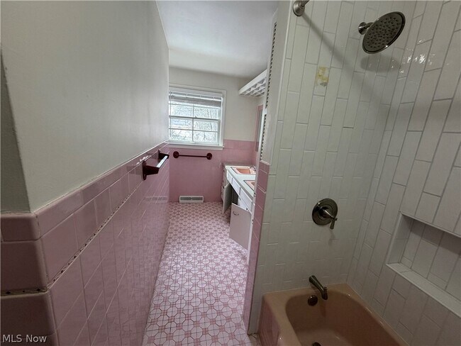 Building Photo - 290 Glenview Rd