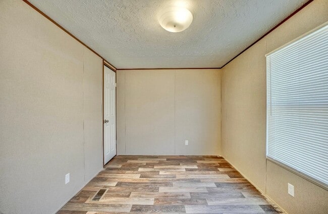Building Photo - 2 bed 2 bath trailer available now