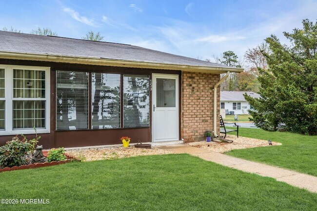 Building Photo - 15 Yorkshire Ct