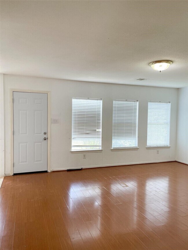 Building Photo - 11737 Logan Ridge Dr