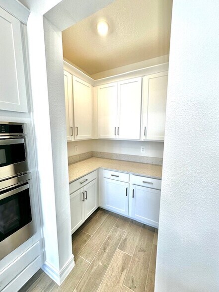 Butler Pantry - LOTS of Storage! - 11687 74th Cir E