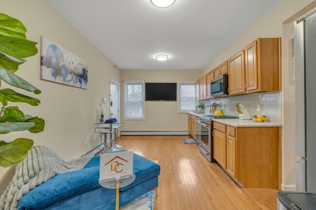 Building Photo - 255 Lafayette Pl