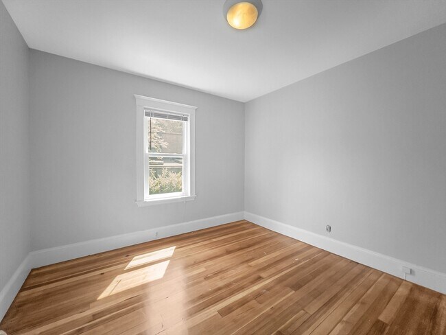 Building Photo - 23 Kingsboro Park