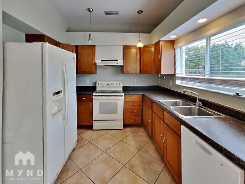 Building Photo - 4852 Barchetta Dr