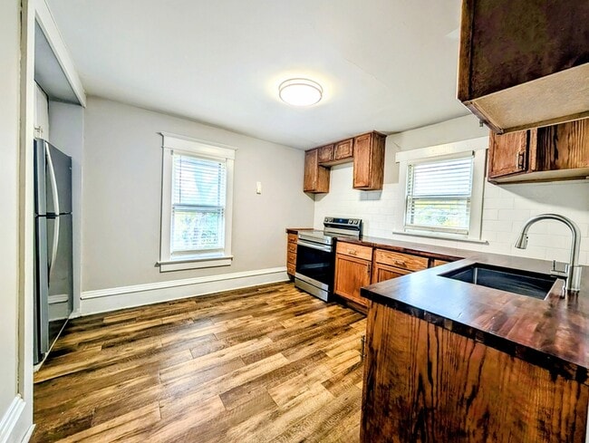 Building Photo - 1012 Bethel St