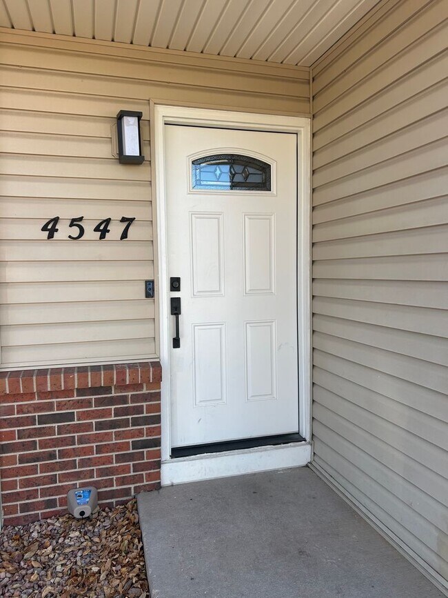 Building Photo - Single Family 3 bedroom, 1.5 bath