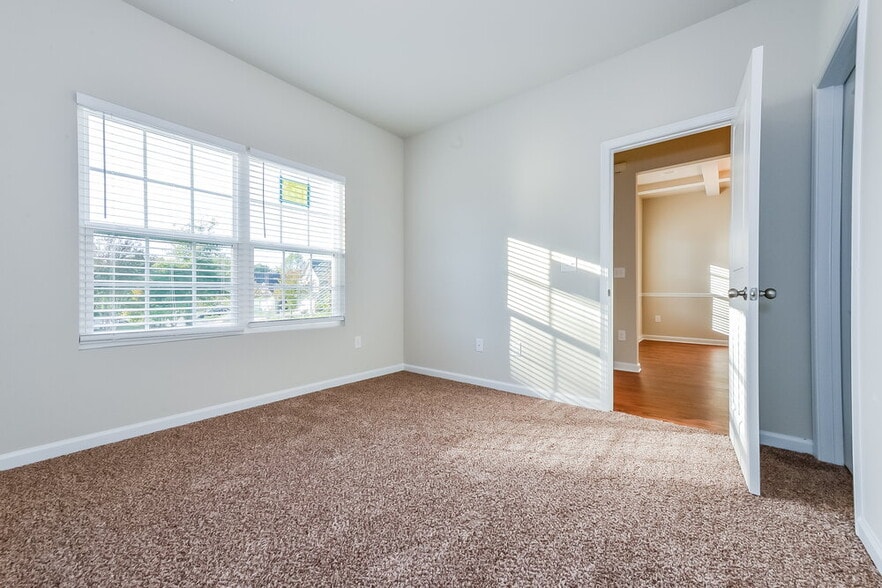 Building Photo - 461 Townsend Bend