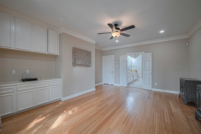 Building Photo - 1123 Horseshoe Dr