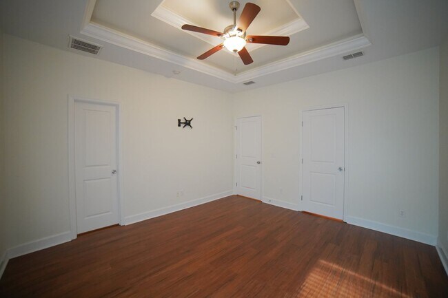 Building Photo - 3 Bed / 2 Bath with 2 Car Garage in NW