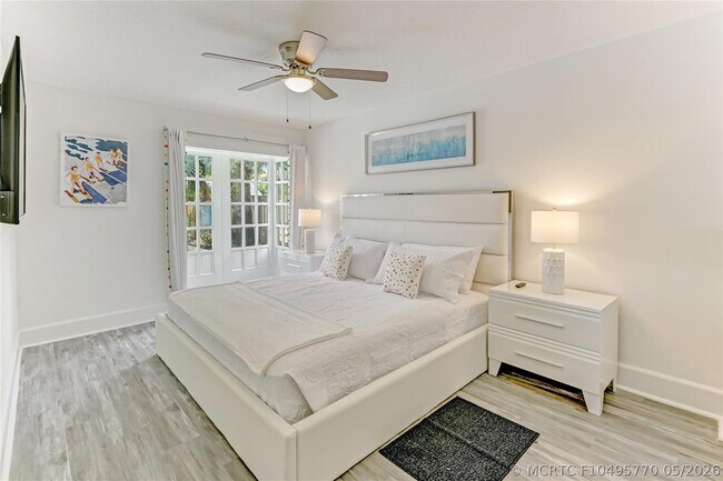 Building Photo - 16643 Redwood Way