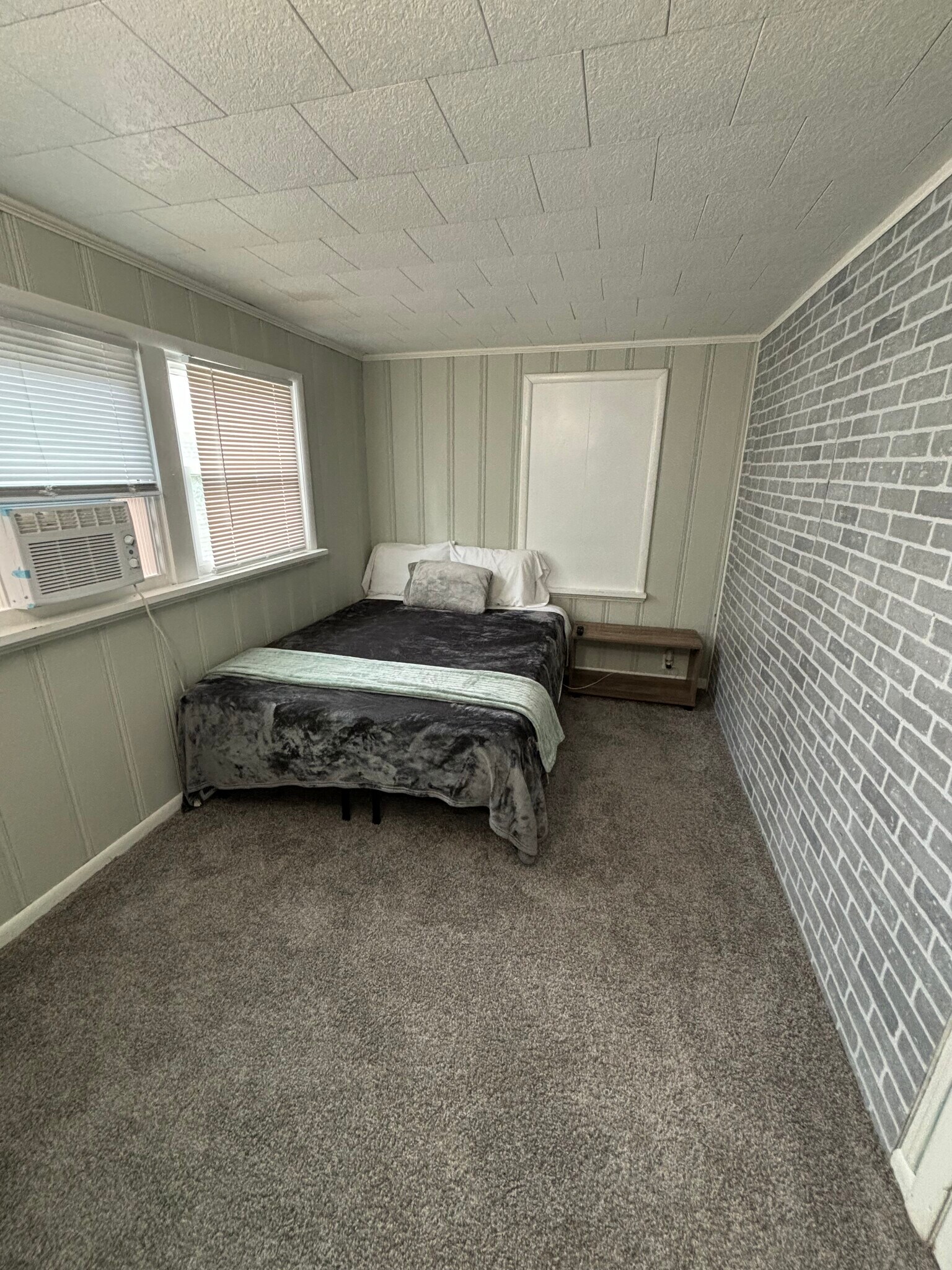 Bedroom - 727 Madison St